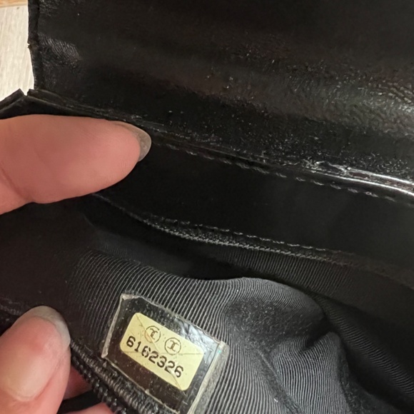 Chanel Vintage Black Patent Matelasse Shoulder Bag - Picture 3 of 12